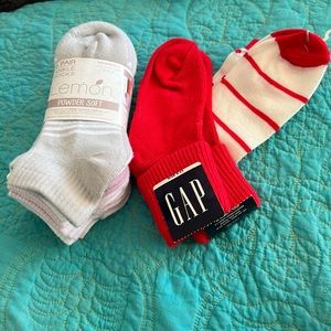 winter essential womens sock bundle NWT
